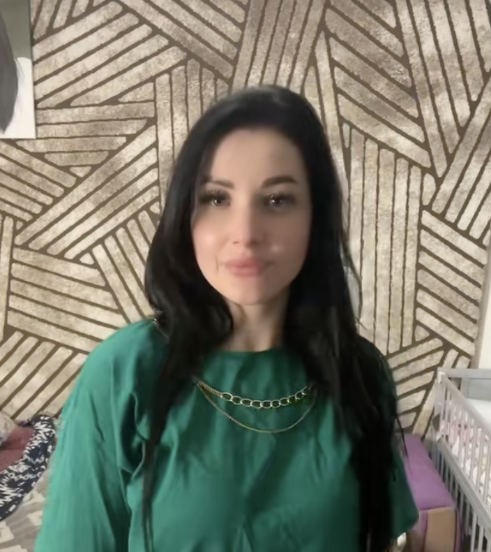 "Вакцинуйтесь від тупості": Карпачов розкрив брехню треш-блогерки про "Супермаму"